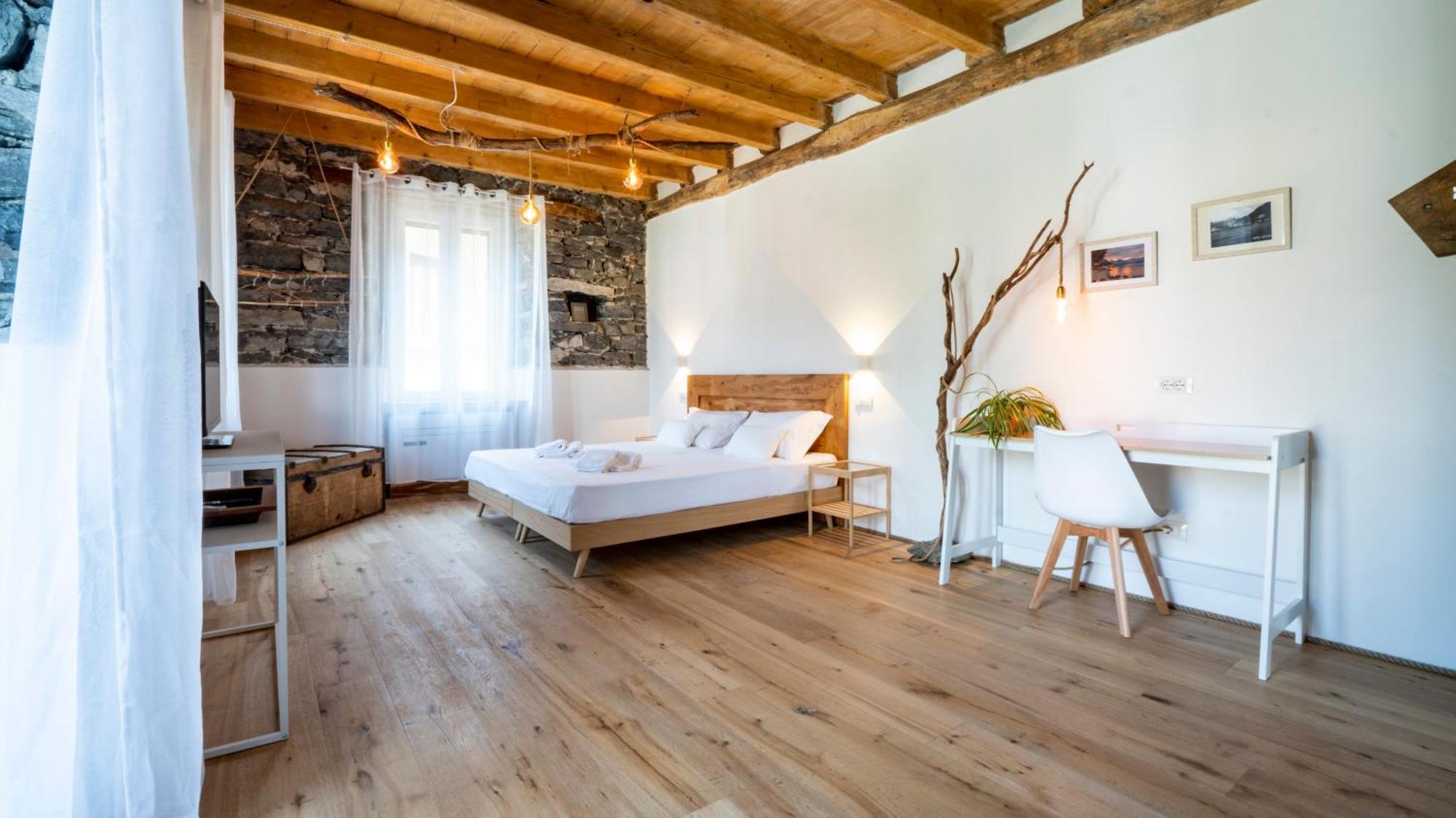 Salice Divino Lezzeno Quarto foto